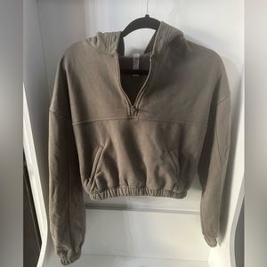 Cropped Alo Yoga pullover